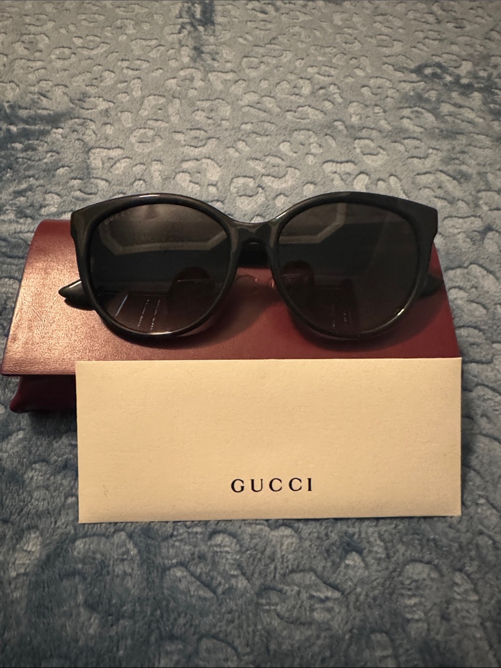 Authentic Worn Twice Gucci Black Cat-Eye Sunglasses with Dark Lenses